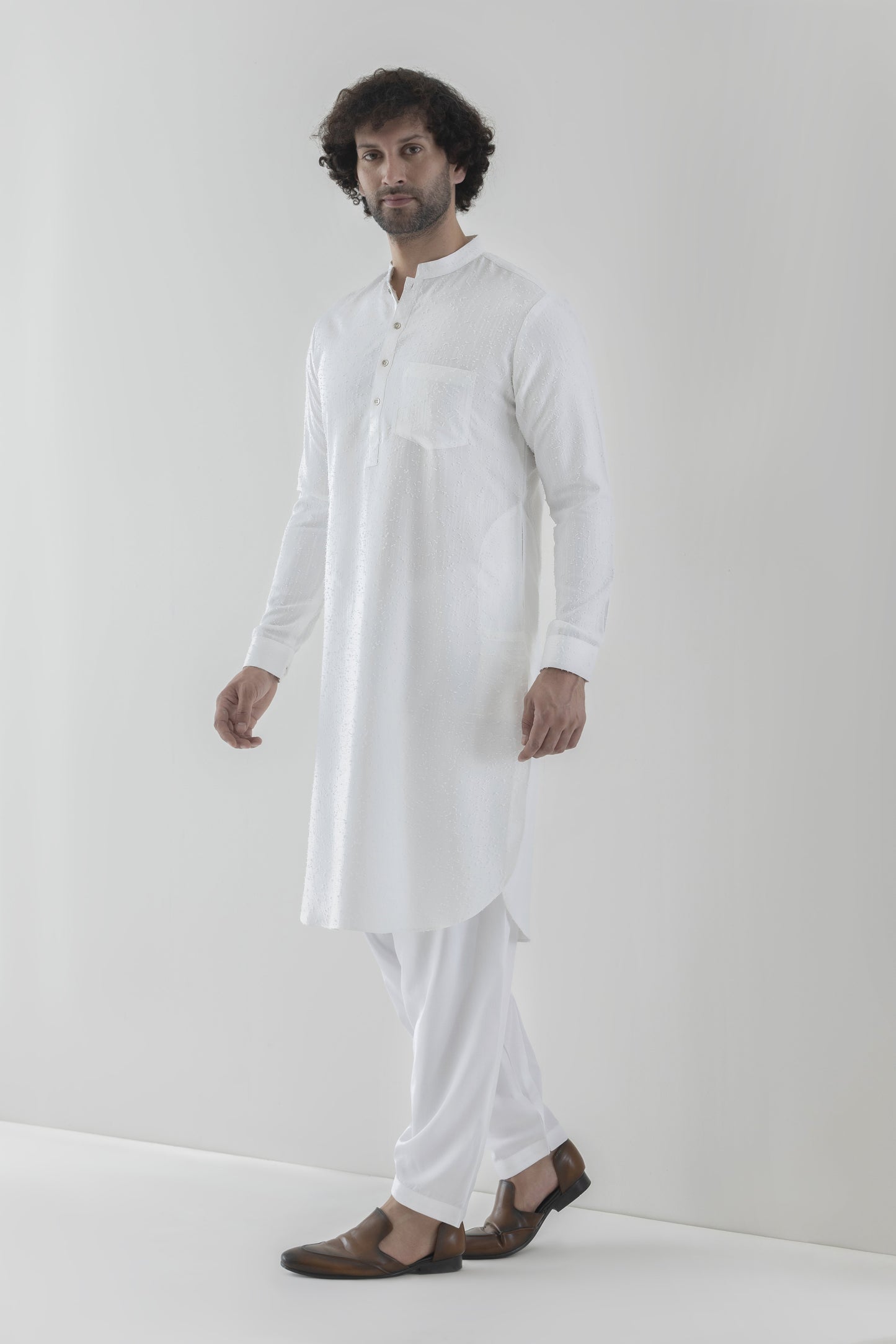 Men's white clipped pathani