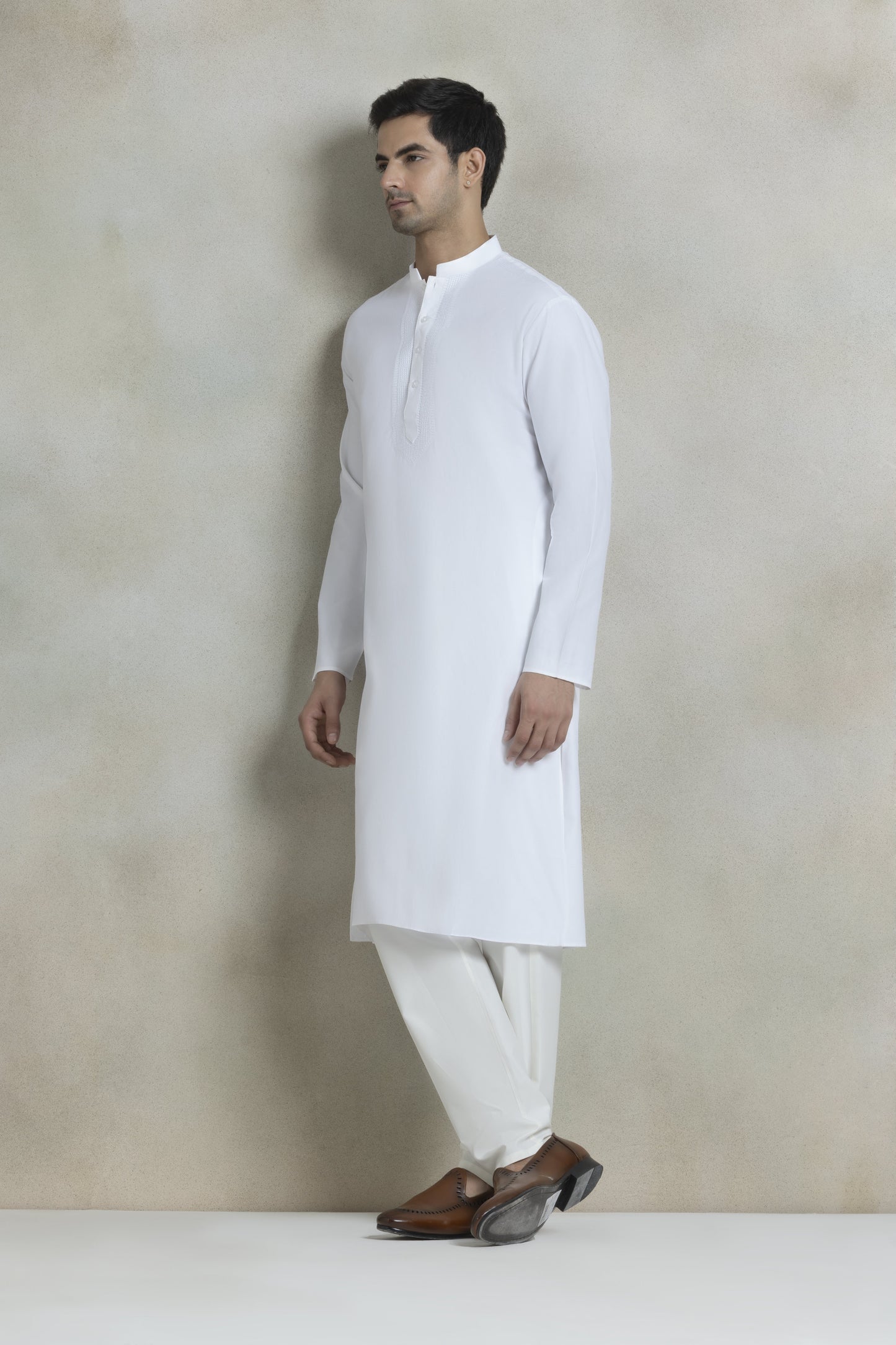 Men's solid white kurta pyjama