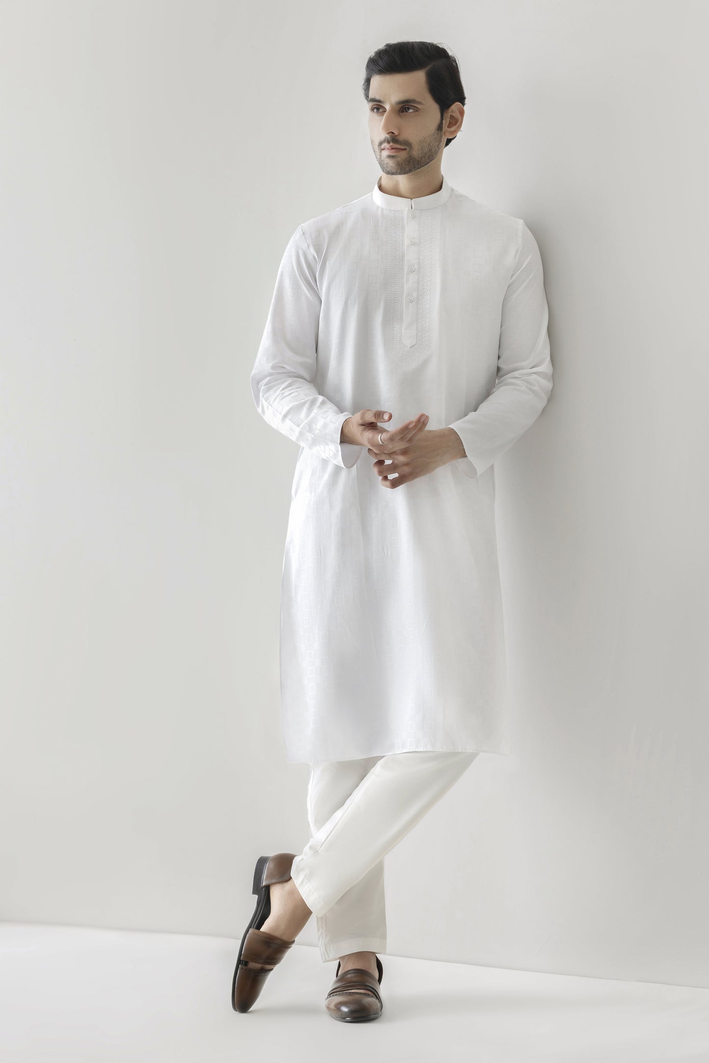 Men's white patterened kurta pyjama