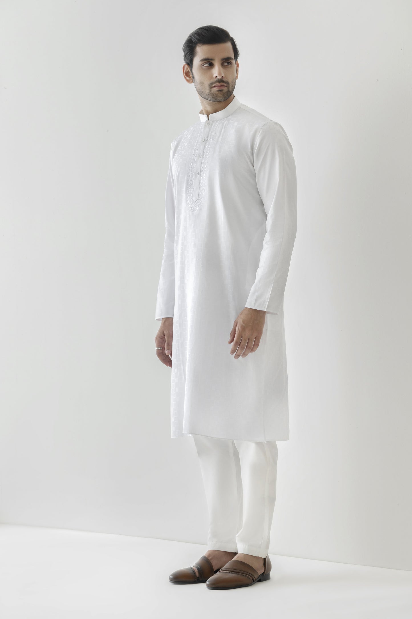 Men's white patterened kurta pyjama