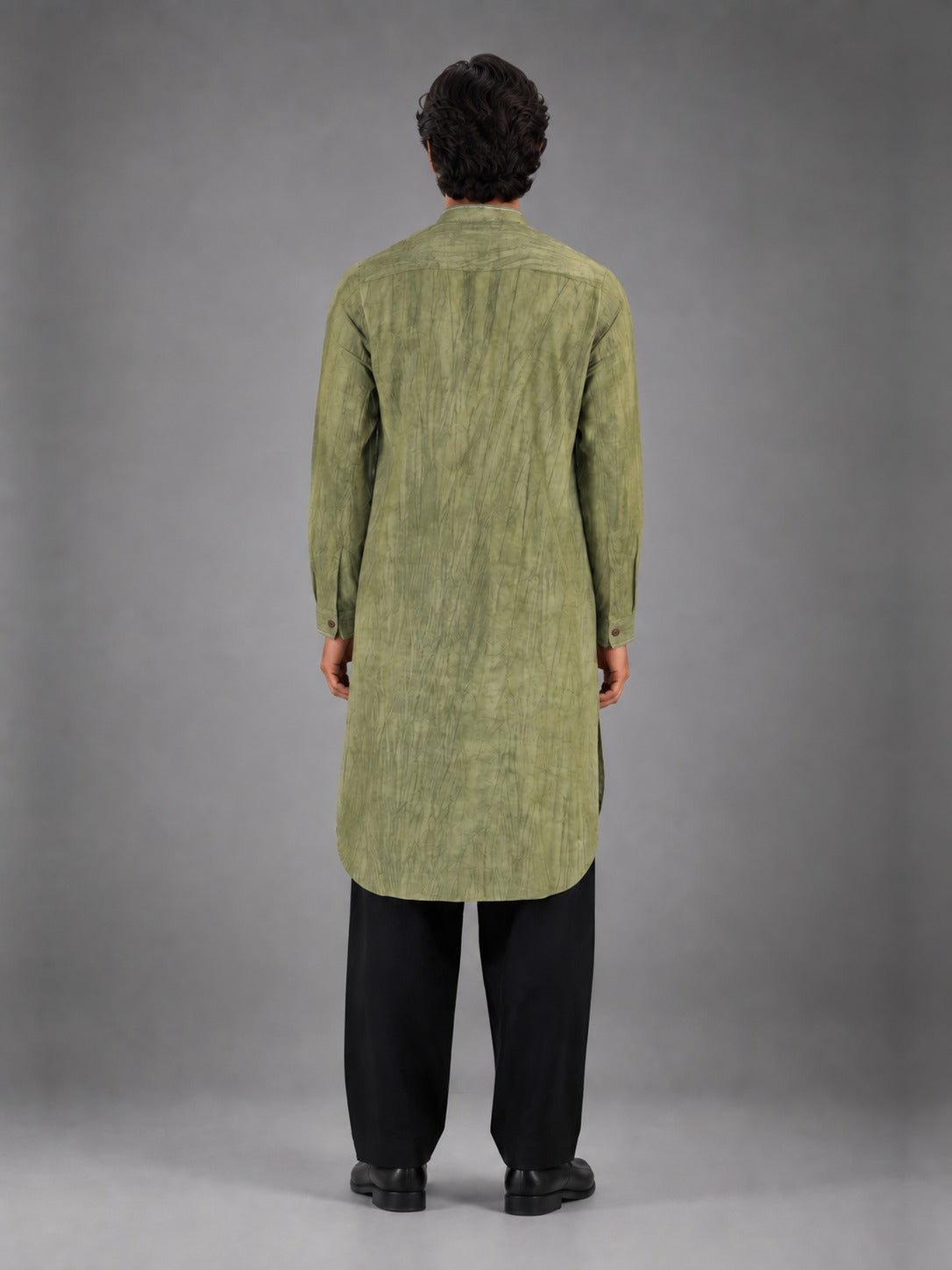 Men's olive green smoked linen Pathani with black salwar, back view